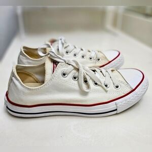 CONVERSE CHUCK TAYLOR ALL STAR CLASSIC- UNISEX WHITE- WOMENS US8, MEN US6